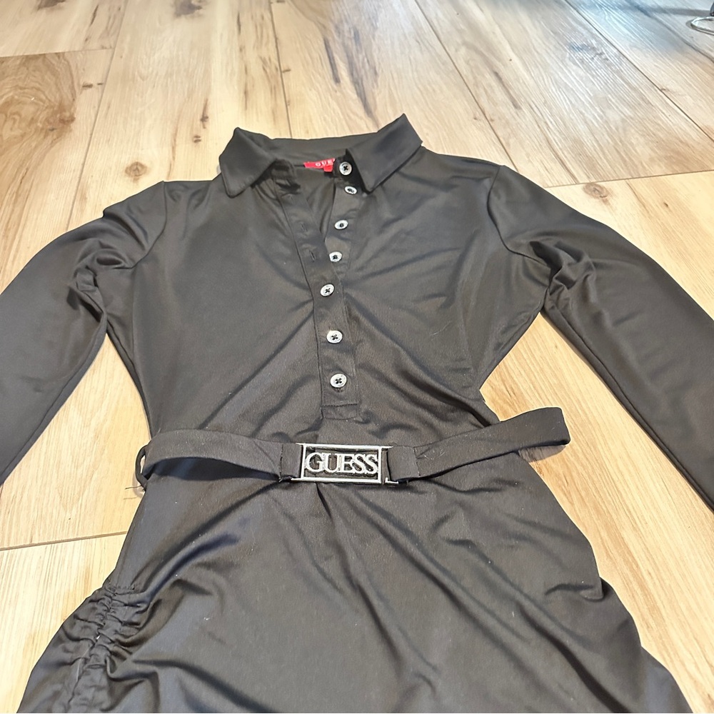 Guess silky branded belt dress with ruched detailing on the sides. - Picture 5 of 5